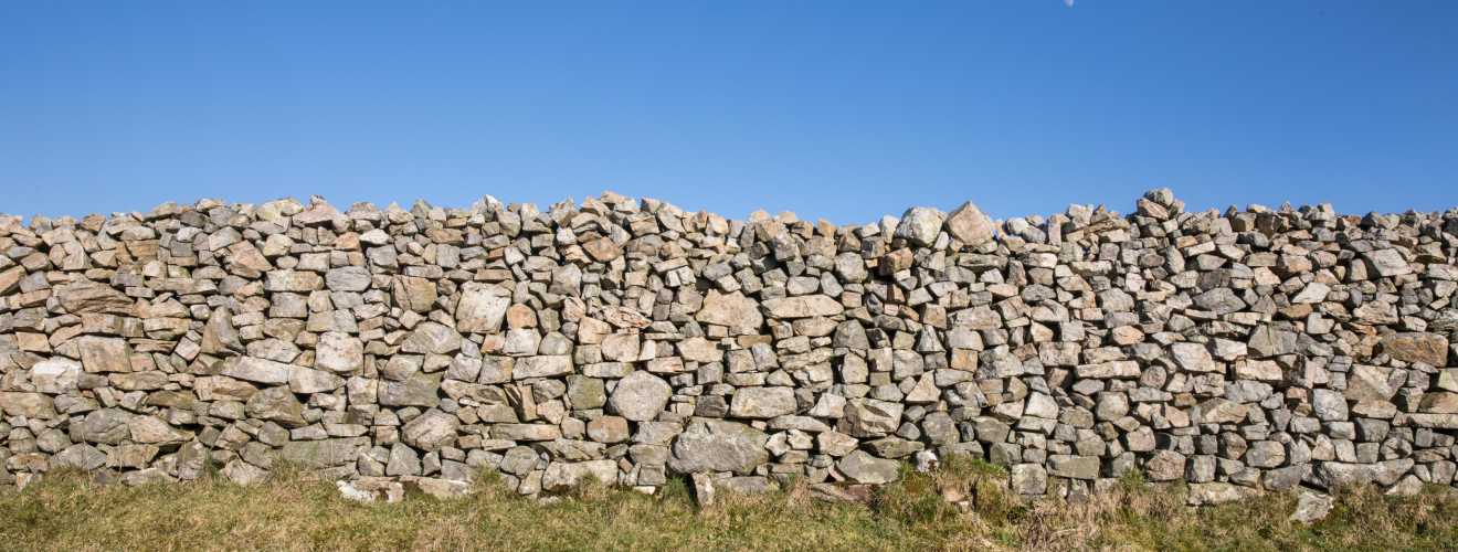 mur en pierre